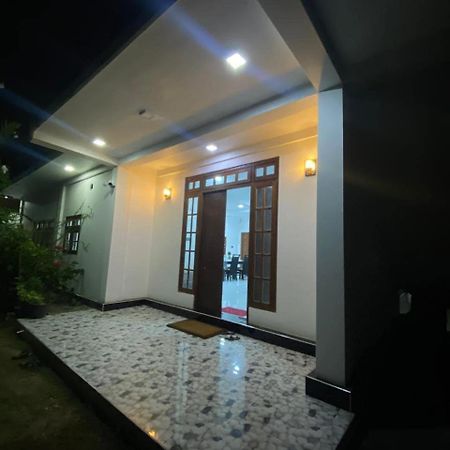 Lalitha Holiday Inn Jaffna Bagian luar foto
