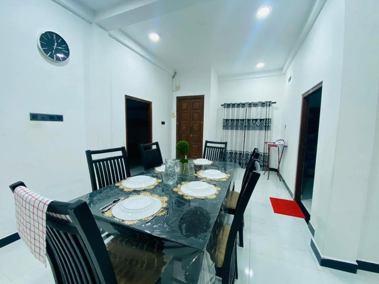 Lalitha Holiday Inn Jaffna Bagian luar foto