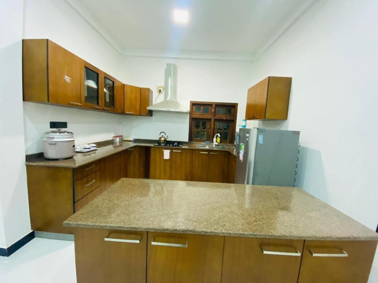 Lalitha Holiday Inn Jaffna Bagian luar foto