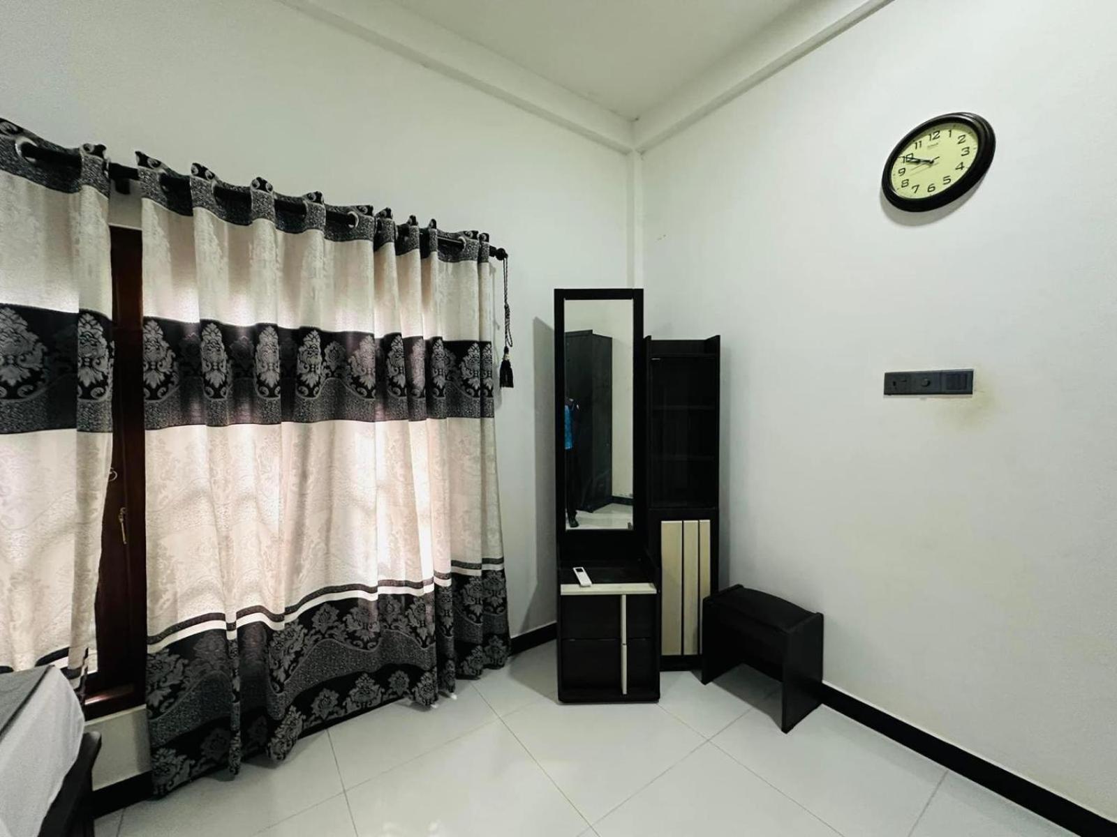 Lalitha Holiday Inn Jaffna Bagian luar foto