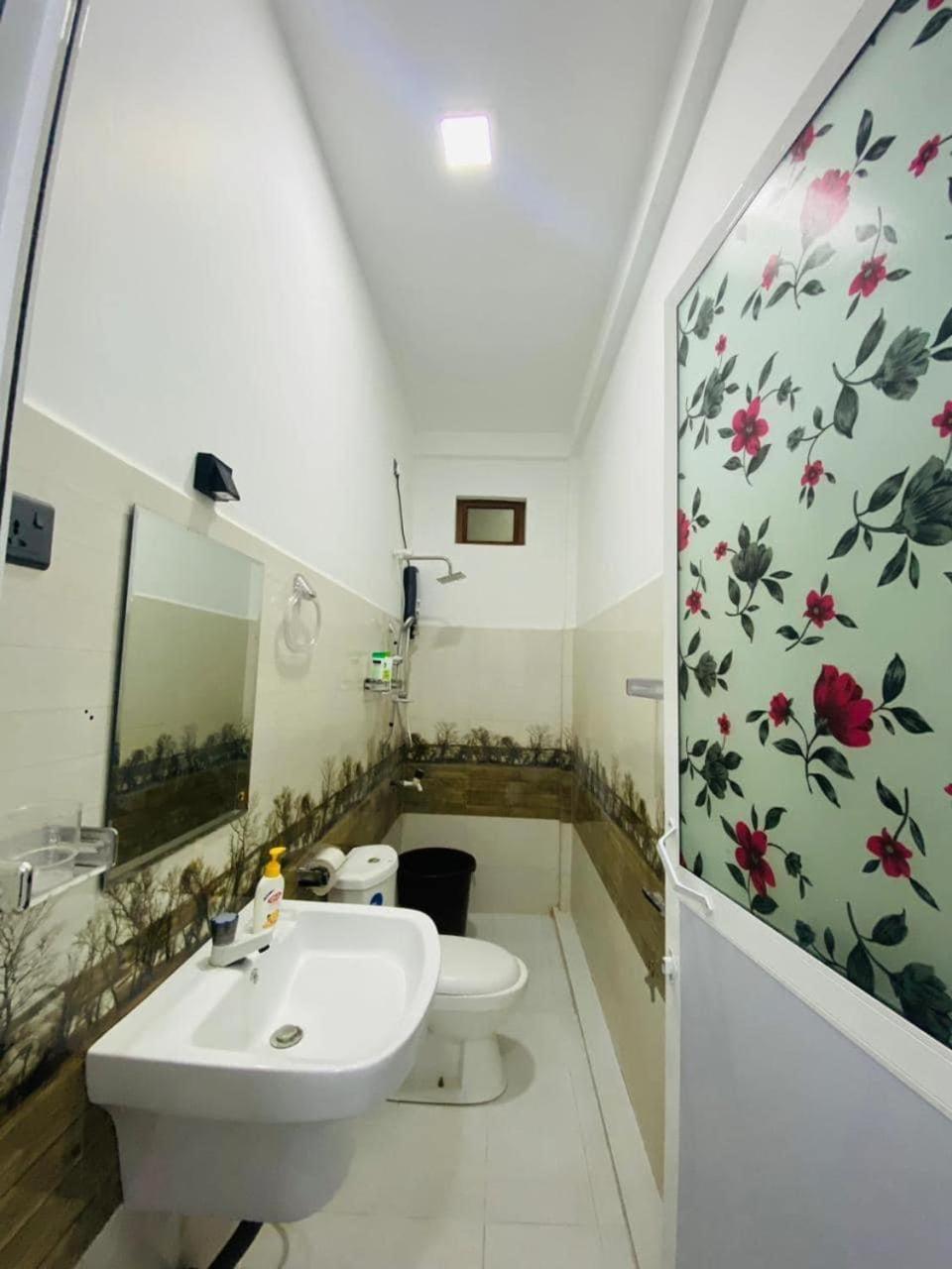 Lalitha Holiday Inn Jaffna Bagian luar foto