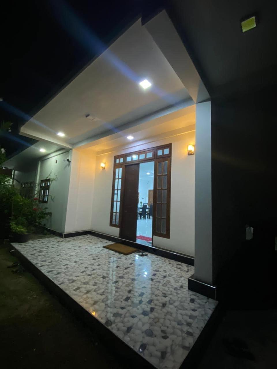Lalitha Holiday Inn Jaffna Bagian luar foto